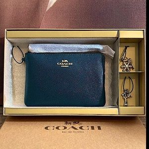 Coach Gift Boxed Corner Zip Leather Wristlet With 2 Charms